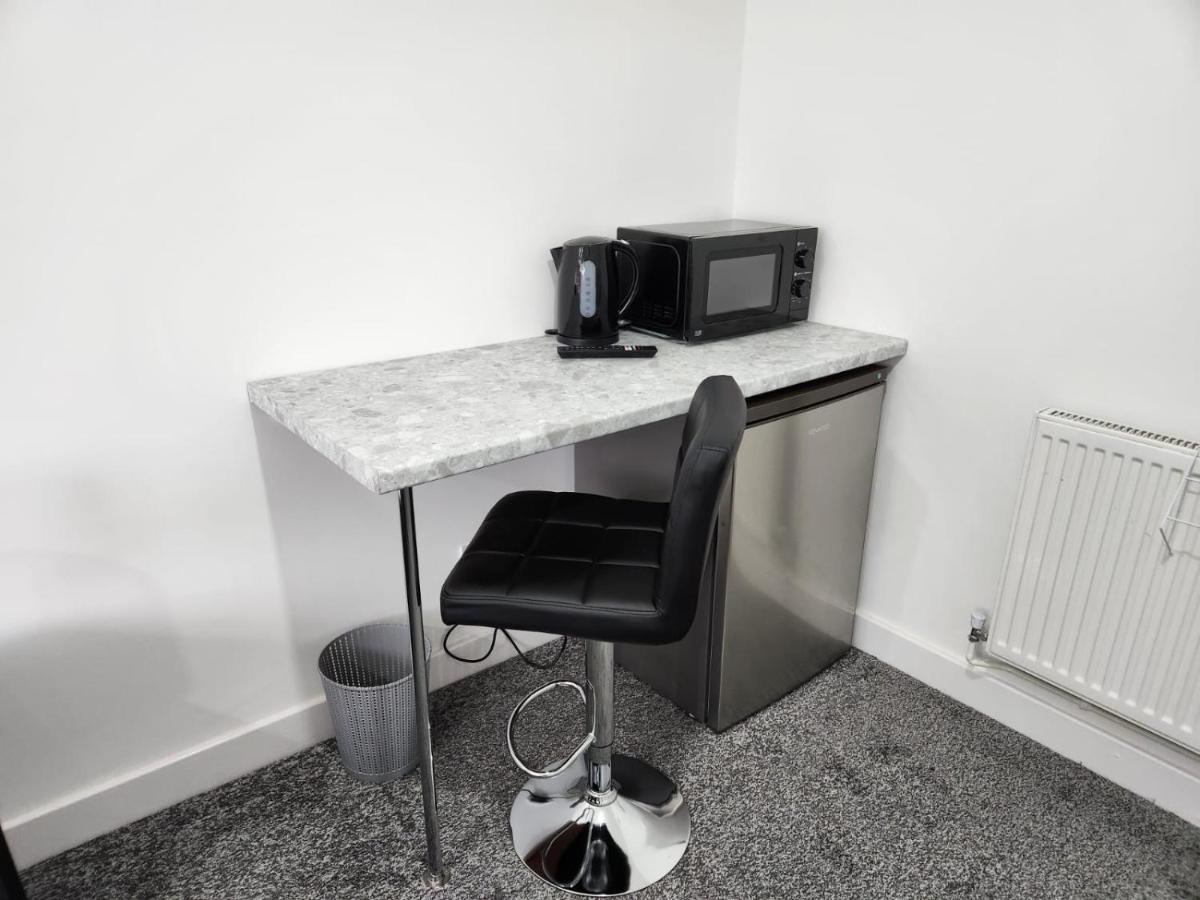 4 Bedroom 2 Bathroom Shared House - Near Bhx And Nec Birmingham Exterior foto